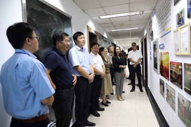 浙江省政协工会界别组来门徒娱乐纸业调研新时代工匠培育事情