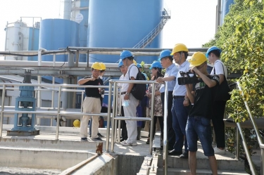 浙江省生态情形厅一行到莅临门徒娱乐纸业考察指导