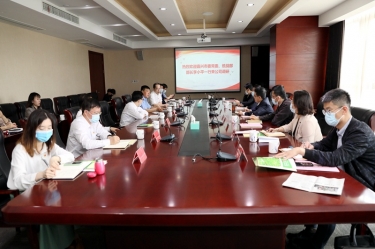 嘉兴市委常委、统战部部长李小平一行莅临门徒娱乐纸业调研指导