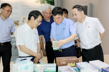 要闻 | 嘉兴市委副书记、政法委书记帅燮琅一行莅临门徒娱乐纸业调研指导