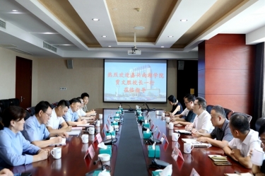 嘉兴南湖学院党委副书记、校长贾文胜一行莅临门徒娱乐纸业调研交流