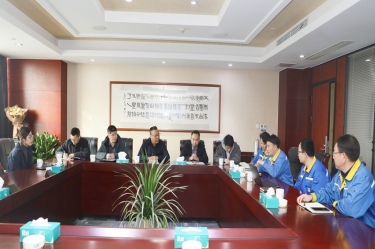 平湖市副市长管立松一行莅临门徒娱乐纸业慰问高端人才
